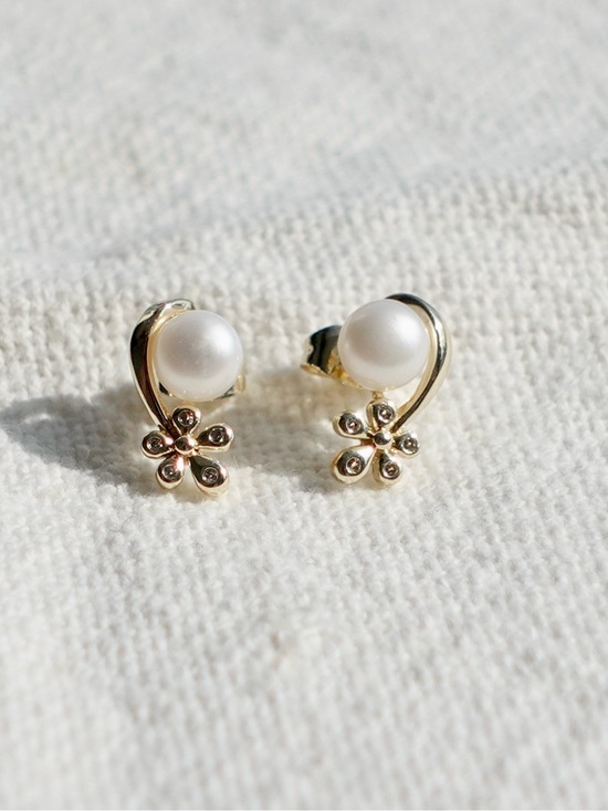 Other - NEW! Pearl Accent Gold Plated Earring